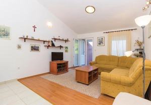 Two-Bedroom Apartment in Nevidane