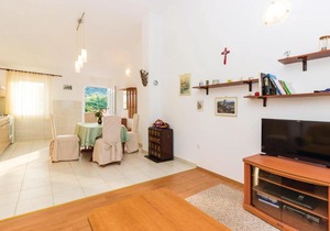 Two-Bedroom Apartment in Nevidane