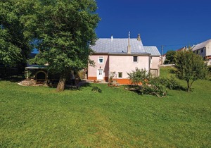 Two-Bedroom Apartment in Zlobin