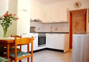 Two bedroom apartment with terrace Pučišća, Brač (A-754-b)