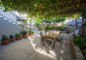 Two bedroom apartment with terrace and sea view Sutivan, Brač (A-752-f)
