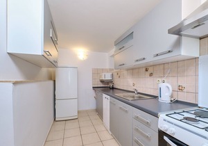Two bedroom apartment with terrace Ćunski, Lošinj (A-7867-b)