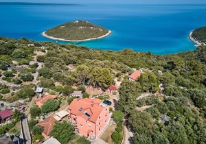 Two bedroom apartment with terrace Ćunski, Lošinj (A-7867-b)