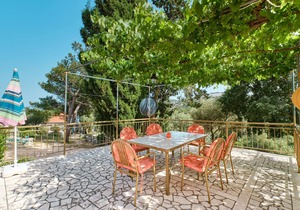 Two bedroom apartment with terrace Ćunski, Lošinj (A-7867-b)