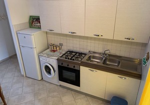 Two bedroom apartment with verandah, 100m from the beach. Free WiFi.