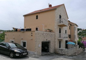 Two bedroom apartment with balcony and sea view Sutivan, Brač (A-17537-b)