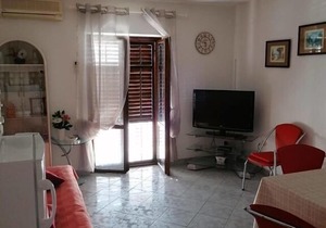 Two bedroom apartment with balcony and sea view Sutivan, Brač (A-17537-b)