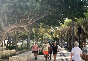 Two Blks to Beach, Free Wi-fi, Eat-in Kitchen, Pets OK