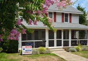 Two Blocks from the Beach Pet Friendly 4BR Parking