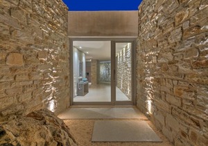 Two Br Luxury Peaceful Mylo Villa with Living Room Close to Mylopotas Beach