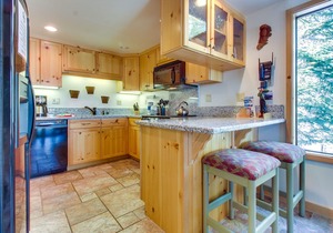 Two-level, forest-view condo with deck - steps from the Village & Ski Back Trail