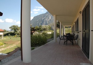 Two-room apartment with a patio just steps from Palinuro in the countryside Cilento "4"