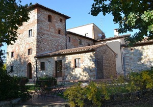 Two-room apartment "Fattoria CasalBosco" an ancient medieval village surrounded by greenery