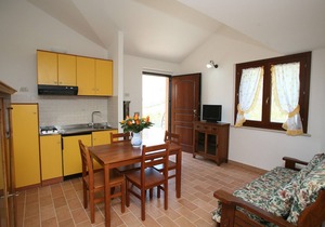 TWO-ROOM APARTMENT NO.2 - Country House "La casa di Carla", Free Swimming Pool, 3 km from the sea