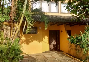 Two stories house Barra Do Sahy 2 bedrooms, pool, air conditioning, up to 6 people