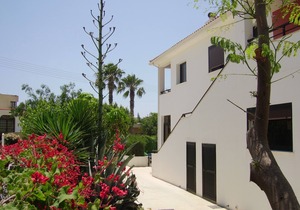 Two very large, bright apartment with private garden, pool and grill