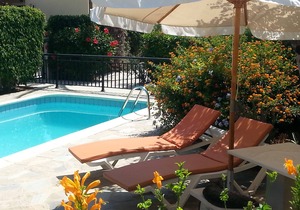 Two very large, bright apartment with private garden, pool and grill
