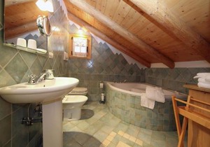 Typical Cottage in Bellamonte Italy with bubble bath