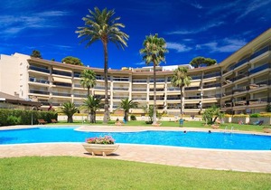 Uhc Los Flamencos Family Apartments
