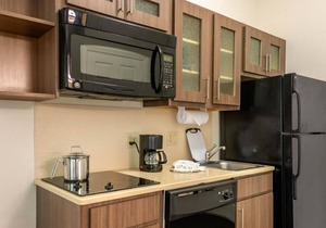 Ultimate Beach Escape! 2 Great Units, Free Parking, Outdoor Pool, Pets Allowed