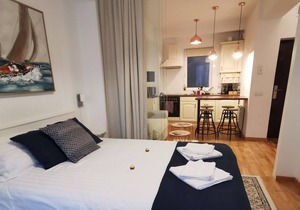 UltraCentral Cozy Studio