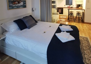 UltraCentral Cozy Studio