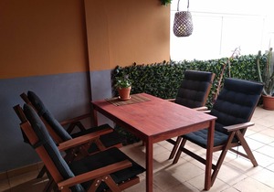 Under palm and banana trees, a 15-minute walk from the sea,