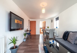 Unique 2-Bed Apartment in Central Ashford