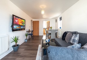 Unique 2-Bed Apartment in Central Ashford