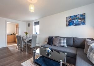 Unique 2-Bed Apartment in Central Ashford