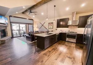 Unit Close to Slopes, Gourmet Kitchen, Hot Tub
