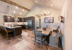 Unit Close to Slopes, Gourmet Kitchen, Hot Tub