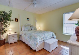 Unobstructed Beach View, Pool, Hot Tub, & Tropical Gardens