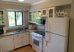 Updated 2 BR/2BA! Screened Porch! Neighborhood Pool! Amenity Cards!