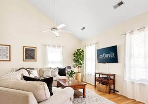 Updated 3 BD/ 2.5BA Downtown CHS