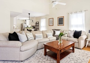 Updated 3 BD/ 2.5BA Downtown CHS