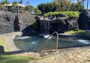 UPDATED 3RD FLOOR UNIT, OCEAN VIEW FROM YOUR BED, OUTRIGGER BEACHFRONT RESORT