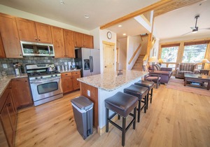 Updated Cabin with Pool & Hot tub Access