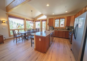 Updated Cabin with Pool & Hot tub Access