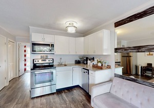 Updated Condo W/Fast WiFi, Shared Pool, Balcony & Central AC - Walk to Beach