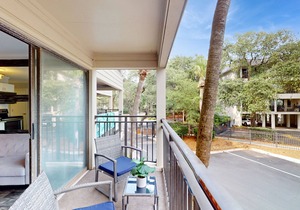 Updated Condo W/Fast WiFi, Shared Pool, Balcony & Central AC - Walk to Beach