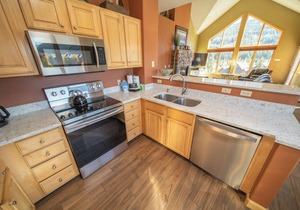 Updated condo with amazing views and hot tub/pool