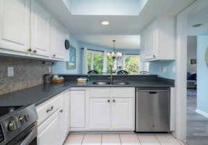 Updated Family Spinnaker! Easy Walk to Pelican Beach, Pools, Golf! Amenity Cards!