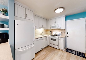 Updated, ground-floor island condo with pools, hot tub & tennis - steps to sand