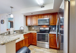 Updated High-Rise Condo, Ocean-View Balcony, Resort Amenities, Steps to Beach