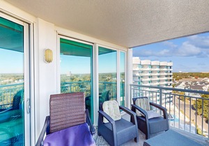 Updated High-Rise Condo, Ocean-View Balcony, Resort Amenities, Steps to Beach