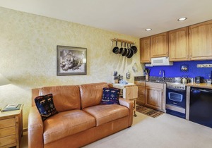 Updated top floor Studio near Main Street, Frisco.