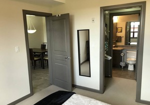 Upper Floor w/ Courtyard View 550