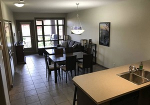 Upper Floor w/ Courtyard View 550