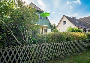 Upper floor apartment MR-2 in the MEERESRAUSCHEN house in the Baltic seaside resort of Wustrow